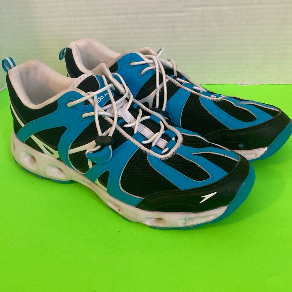 Speedo water shoes 10